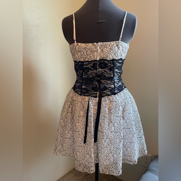 Finesse White and Black Lace Cocktail Dress with Bow Ribbon Detail - Picture 2 of 3